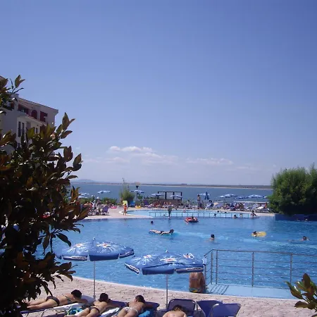 Deluxe Marina Cape 4 Stars Complex 33 6 * Ахелой